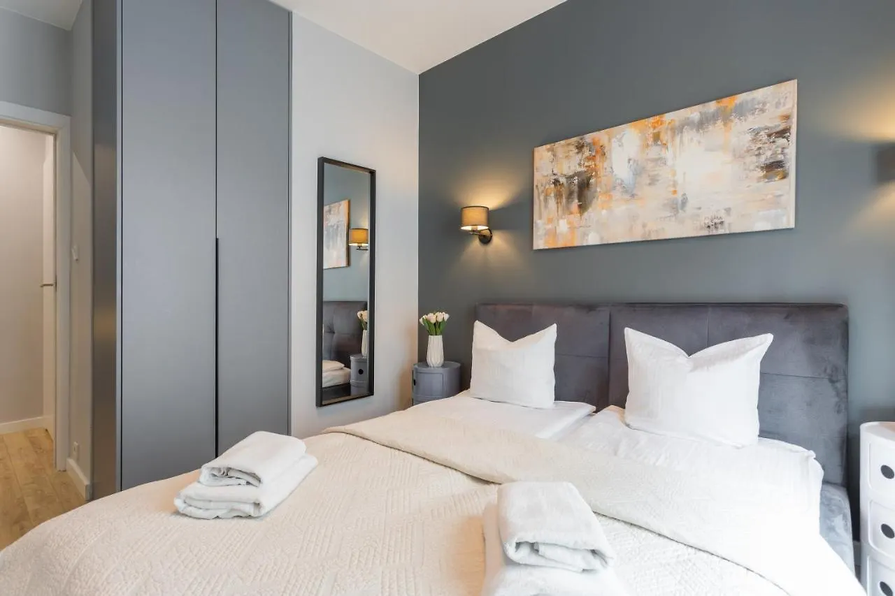 Golden Apartments Warsaw - Luxury Building With Terrace On The Roof - Sienna Str