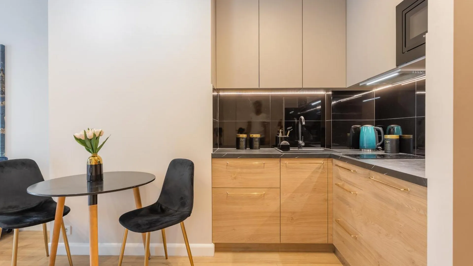 Golden Apartments Warsaw - Luxury Building With Terrace On The Roof - Sienna Str