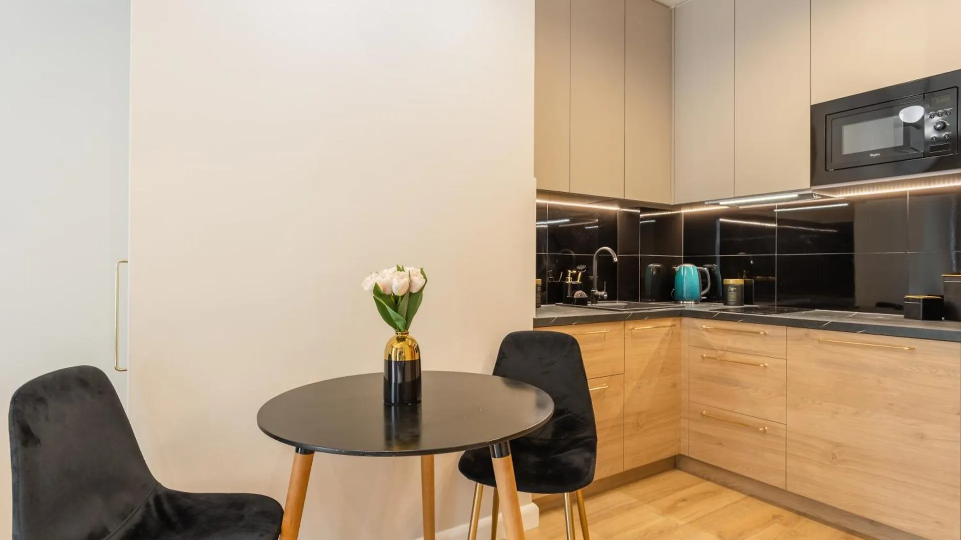 Golden Apartments Warsaw - Luxury Building With Terrace On The Roof - Sienna Str