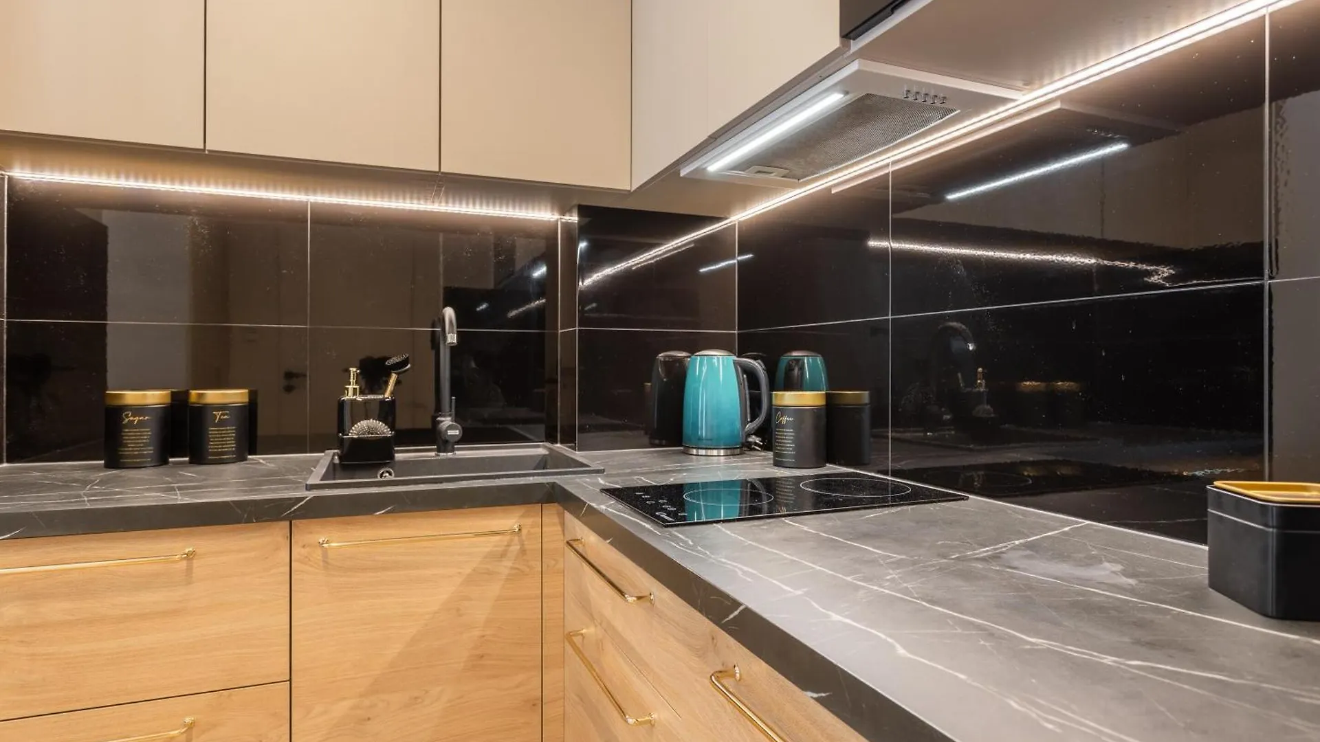 Golden Apartments Warsaw - Luxury Building With Terrace On The Roof - Sienna Str