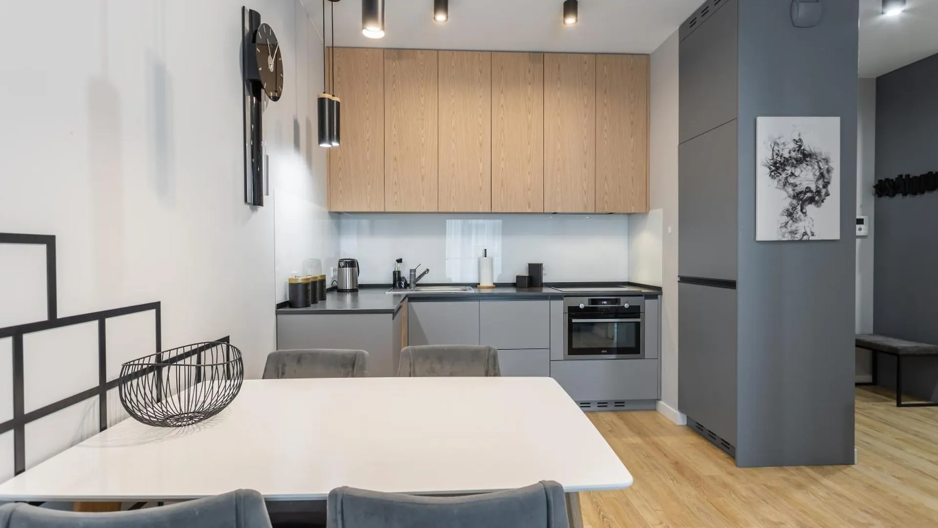 Golden Apartments Warsaw - Luxury Building With Terrace On The Roof - Sienna Str