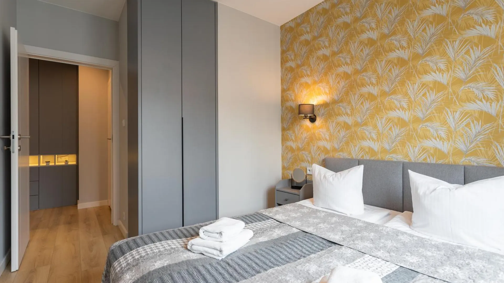 Golden Apartments Warsaw - Luxury Building With Terrace On The Roof - Sienna Str