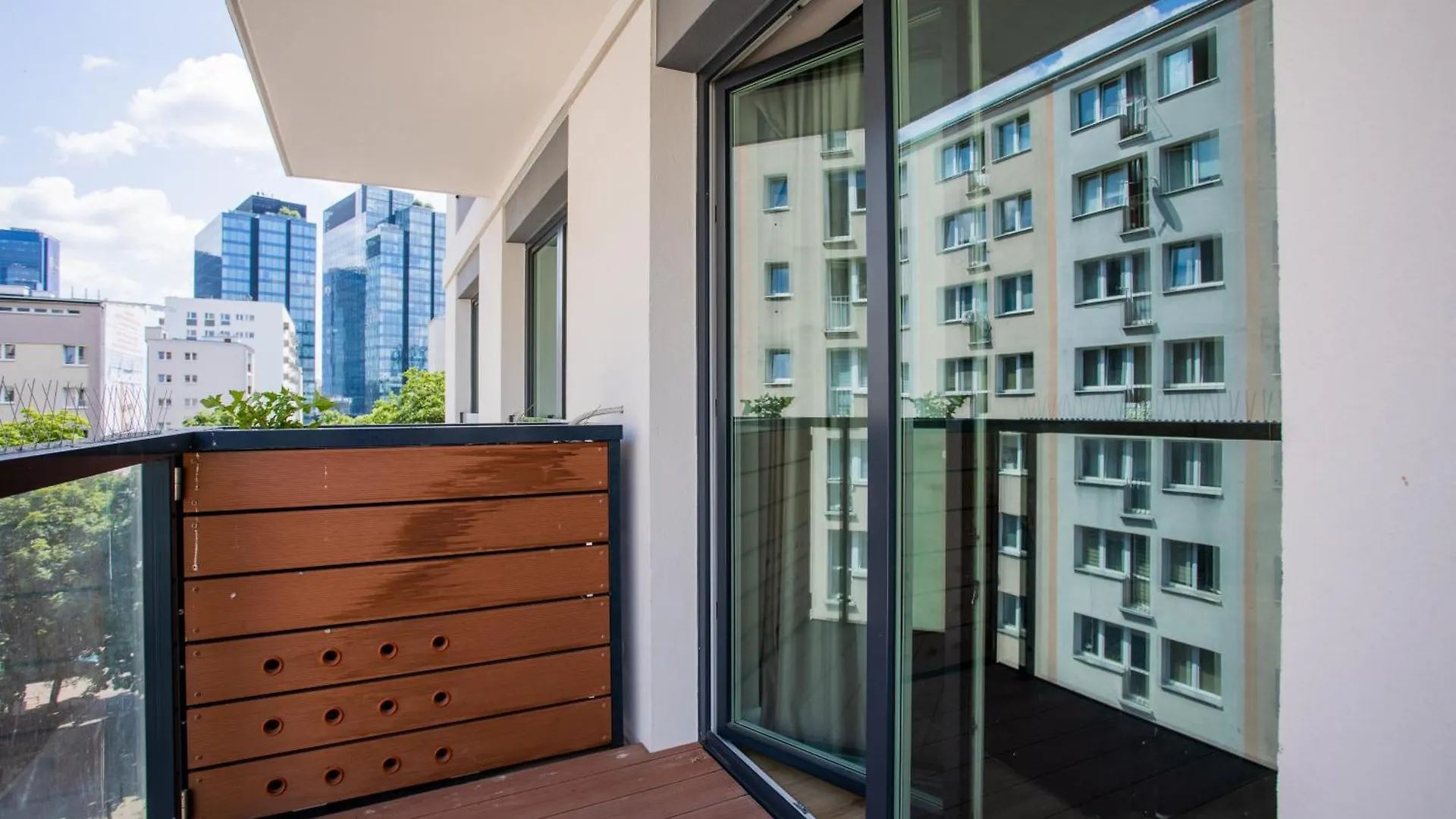 Golden Apartments Warsaw - Luxury Building With Terrace On The Roof - Sienna Str 0*,  Poland