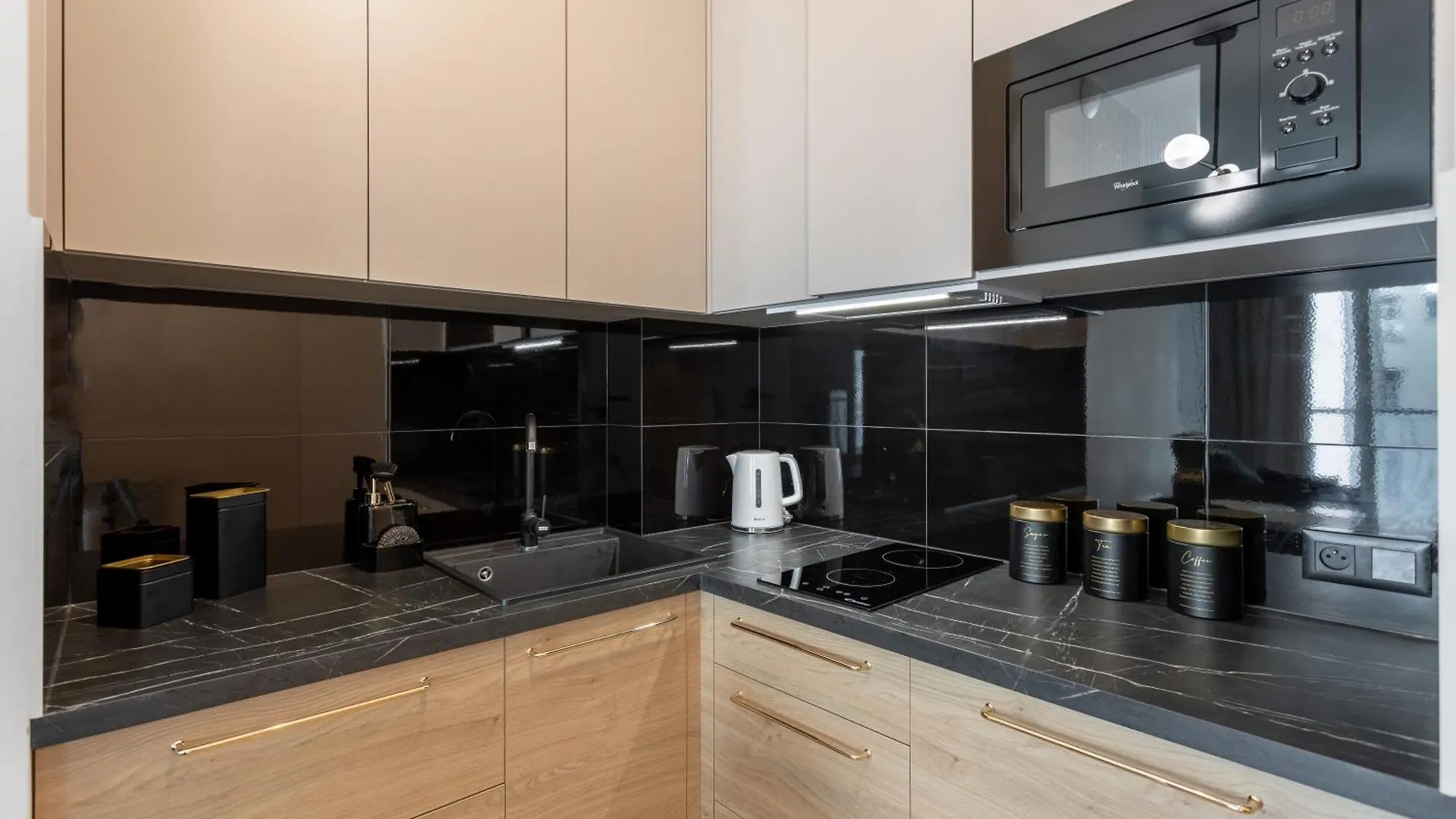 Golden Apartments Warsaw - Luxury Building With Terrace On The Roof - Sienna Str