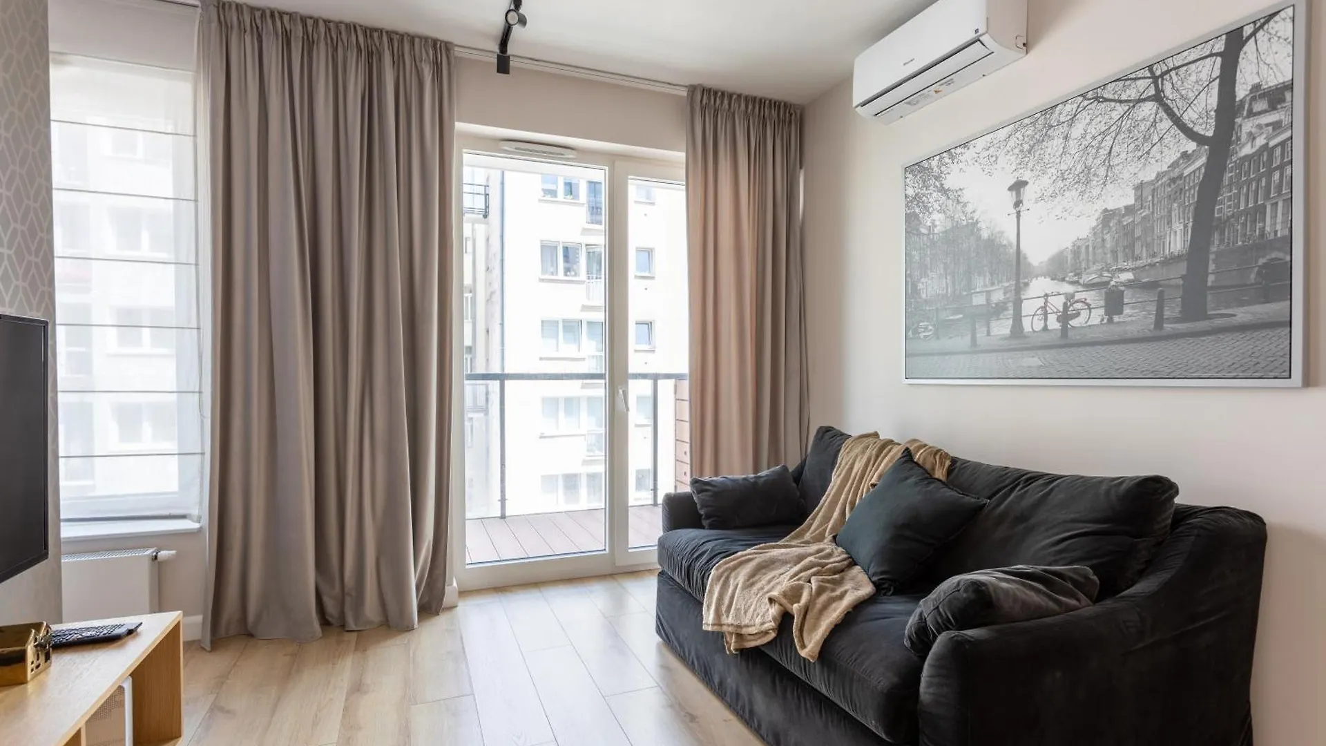 Golden Apartments Warsaw - Luxury Building With Terrace On The Roof - Sienna Str Poland