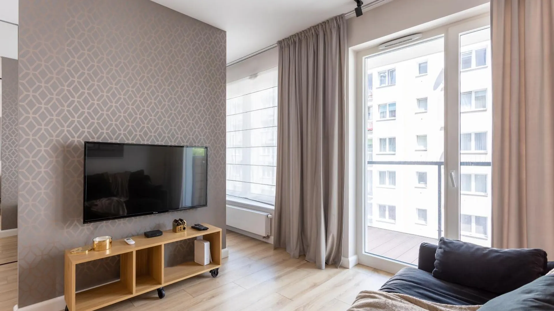 Golden Apartments Warsaw - Luxury Building With Terrace On The Roof - Sienna Str